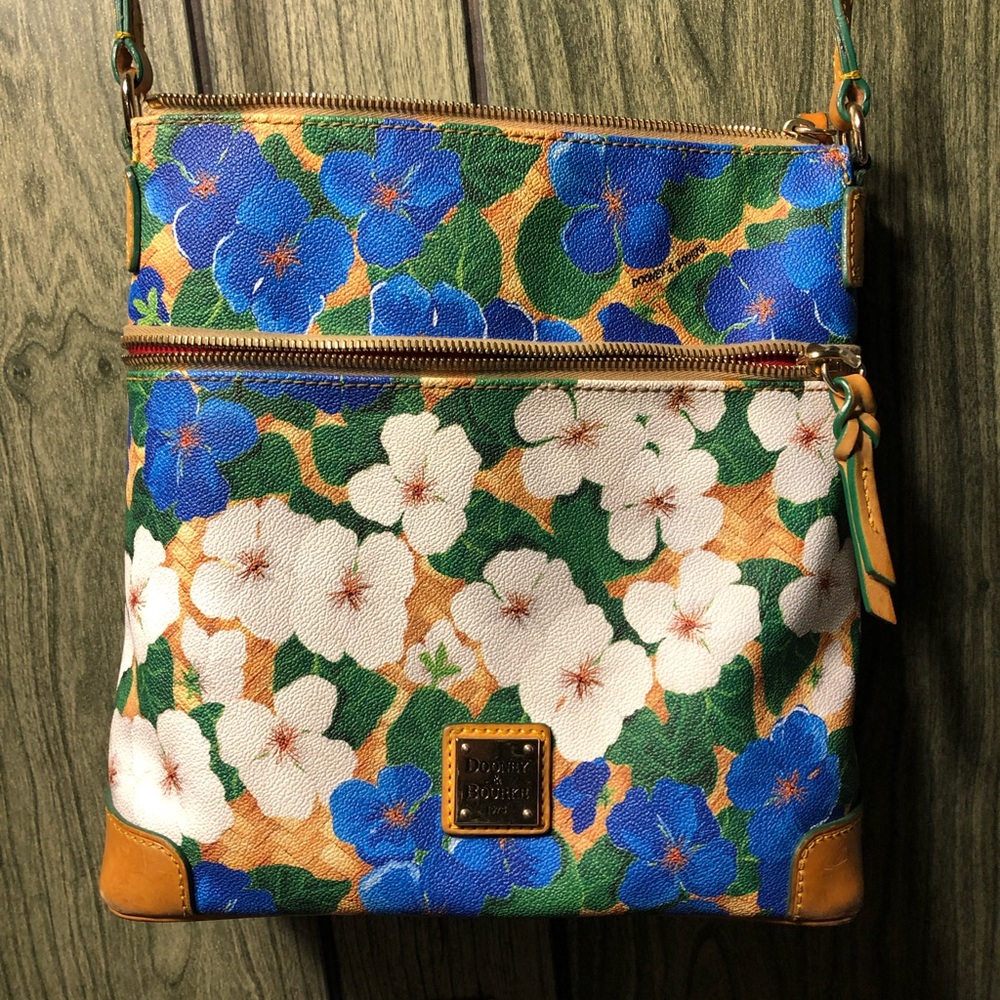 🌸 dooney and bourke shoulder bag🌸